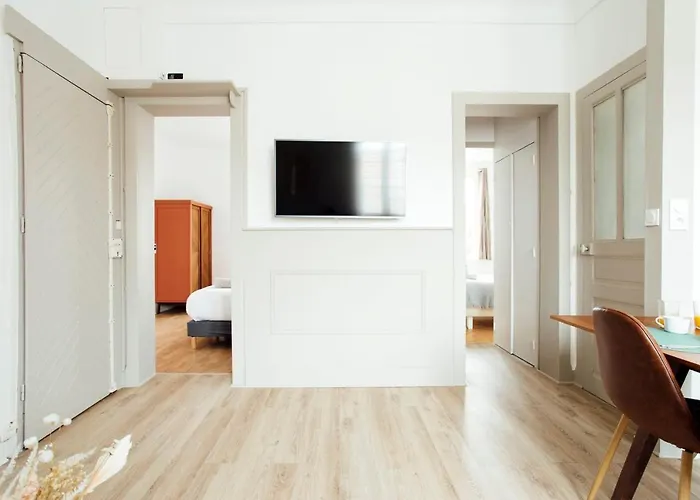Sandy - 2 Bedrooms Apartment
